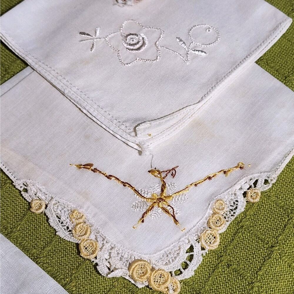 Lot Of 10 Vtg Linen Cotton Hankies Embroidered Lace Edges Gramdma Pocket Scarf - Picture 3 of 6